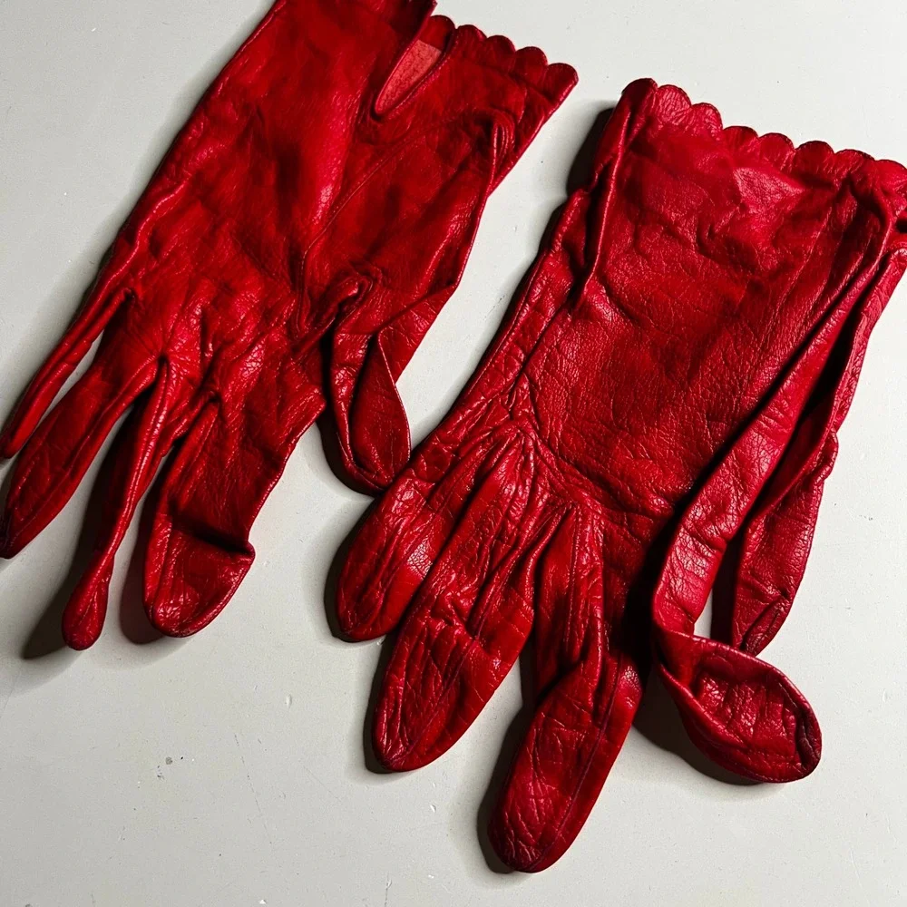 Vintage Red Leather Gloves‎ Scalloped Edge Trim Mid Century 1950s Style Womens